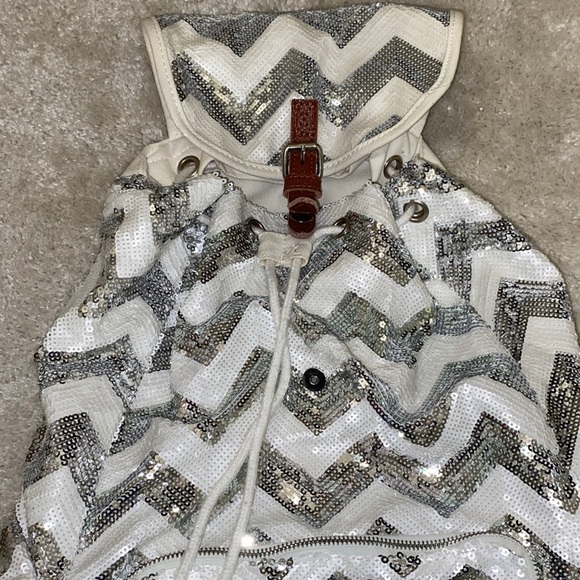 Victoria’s Secret PINK Silver and White Chevron Sequin Backpack - Picture 7 of 9